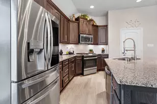 10423 Kahlo Ct, Iowa Colony, TX 77583 - Photo 8