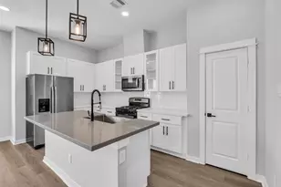 8474 Berry Green Ln, Houston, TX 77022 - Photo 10
