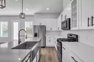 8474 Berry Green Ln, Houston, TX 77022 - Photo 12