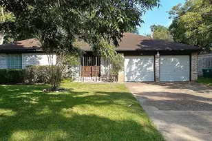 1126 Wisterwood Dr, Houston, TX 77043 - Photo 2