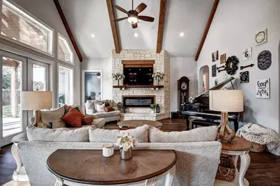 222 August Avenue, Shiner, TX 77984 - Photo 12