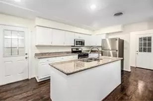 9 Manor Way, Galveston, TX 77550 - Photo 8