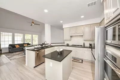 7130 Glenwood Dr, Sugar Land, TX 77479 - Photo 16