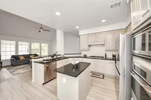 7130 Glenwood Dr, Sugar Land, TX 77479 - Photo 16