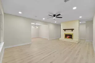 2322 Aprilmont Dr, Sugar Land, TX 77498 - Photo 8