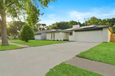 2322 Aprilmont Drive, Sugar Land, TX 77498 - Photo 4