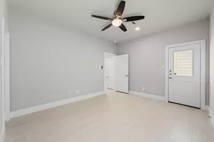 954 Fisher St, Houston, TX 77018 - Photo 32