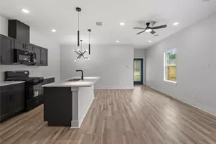 1615 Dolly Wright St, Houston, TX 77088 - Photo 4