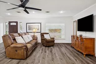 4718 Blanton Blvd, Houston, TX 77092 - Photo 6