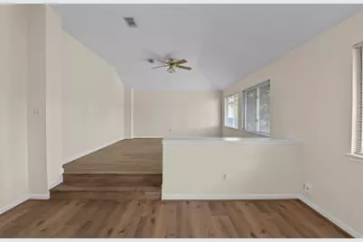 4911 Silver Fox Drive, Houston, TX 77066 - Photo 18