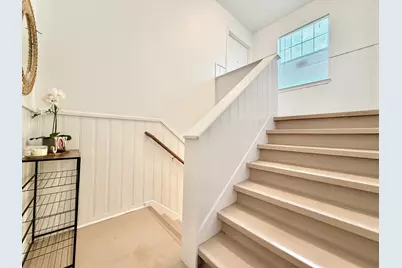 2126 Banks Street #2, Houston, TX 77098 - Photo 8