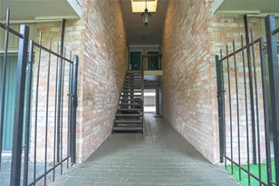 2220 S Piney Point Rd, Houston, TX 77063 - Photo 16