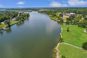 207 Riverside St, Highlands, TX 77562 - Photo 6