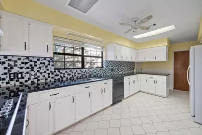 210 E Waring Street, Dayton, TX 77535 - Photo 8
