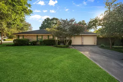 210 E Waring Street, Dayton, TX 77535 - Photo 2