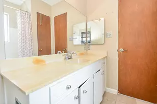 2201 Fountain View Dr W, Houston, TX 77057 - Photo 26