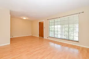 2201 Fountain View Dr W, Houston, TX 77057 - Photo 6