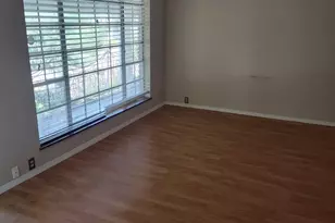 2201 Fountain View Dr W, Houston, TX 77057 - Photo 4