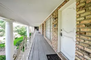 2201 Fountain View Dr W, Houston, TX 77057 - Photo 2