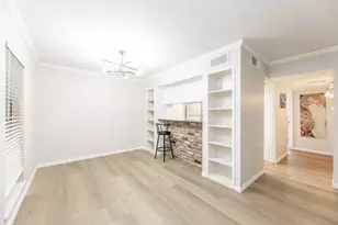 2101 Fountain View Dr, Houston, TX 77057 - Photo 12