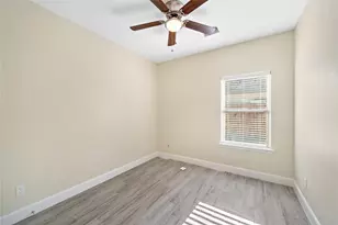 5618 Ridgeway Dr, Houston, TX 77033 - Photo 10