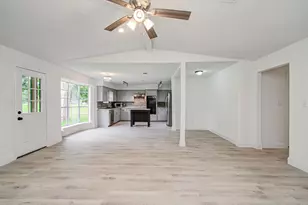114 Swiss Ln, Clute, TX 77531 - Photo 6