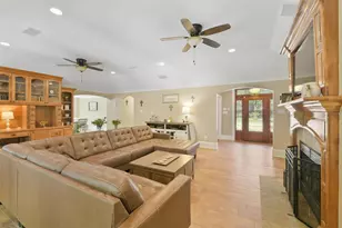 610 Oak Creek Ct, Sealy, TX 77474 - Photo 24