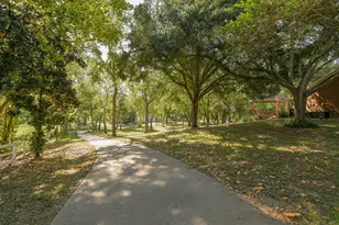 610 Oak Creek Ct, Sealy, TX 77474 - Photo 6