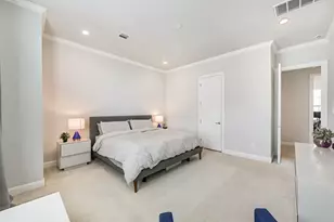 1040 W 26th St, Houston, TX 77008 - Photo 28