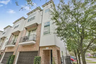 1040 W 26th St, Houston, TX 77008 - Photo 2