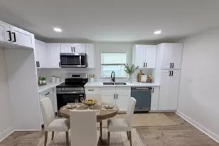 1526 E 32nd 1/2 St, Houston, TX 77022 - Photo 4