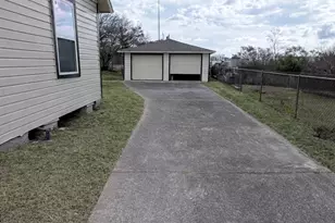1526 E 32nd 1/2 St, Houston, TX 77022 - Photo 22