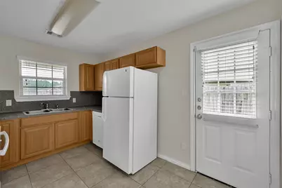 167 S Bend Court #A, Willis, TX 77378 - Photo 4