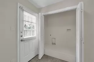 167 S Bend Ct, Willis, TX 77378 - Photo 8