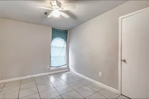 8019 Beech Cove Ln, Houston, TX 77072 - Photo 10