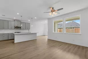 7807 Topaz Ridge Dr, Angleton, TX 77515 - Photo 8