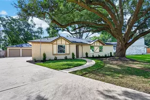 903 Chetwood Cir, League City, TX 77573 - Photo 1