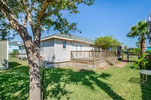 1307 S Live Oak St, Rockport, TX 78382 - Photo 30