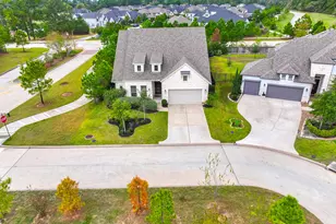 10 Fringetree Bark Ct, The Woodlands, TX 77375 - Photo 2
