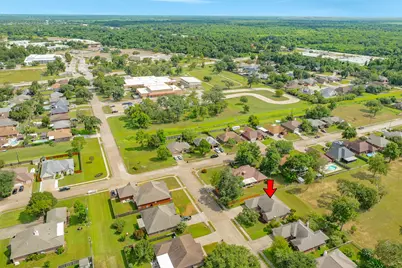 203 Lexington Avenue, Clute, TX 77531 - Photo 4