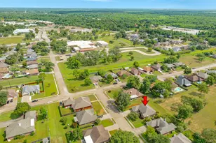 203 Lexington Ave, Clute, TX 77531 - Photo 4