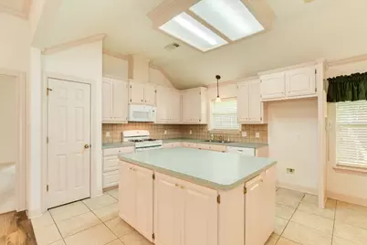 203 Lexington Avenue, Clute, TX 77531 - Photo 24