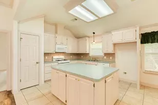 203 Lexington Ave, Clute, TX 77531 - Photo 24