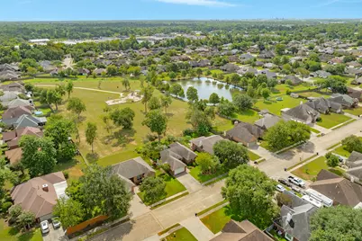 203 Lexington Avenue, Clute, TX 77531 - Photo 1
