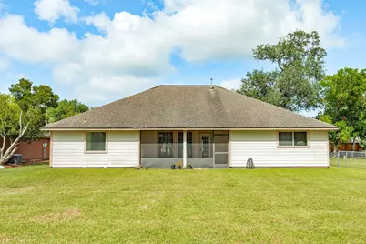 203 Lexington Avenue, Clute, TX 77531 - Photo 16