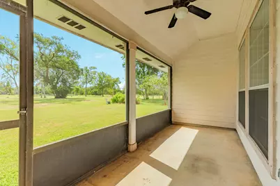 203 Lexington Avenue, Clute, TX 77531 - Photo 18