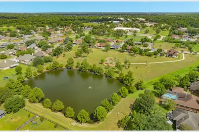 203 Lexington Avenue, Clute, TX 77531 - Photo 8