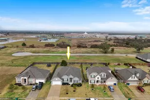 1524 N Blue Bonnet Ln, Angleton, TX 77515 - Photo 4