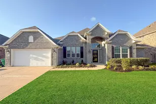 1524 N Blue Bonnet Ln, Angleton, TX 77515 - Photo 1