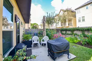 10602 Enclave Shadows Ct, Houston, TX 77043 - Photo 32